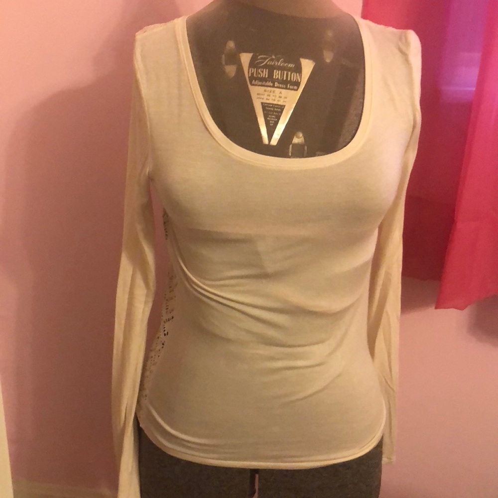 Aèropostale Ivory Long Sleeve Scoop Neck